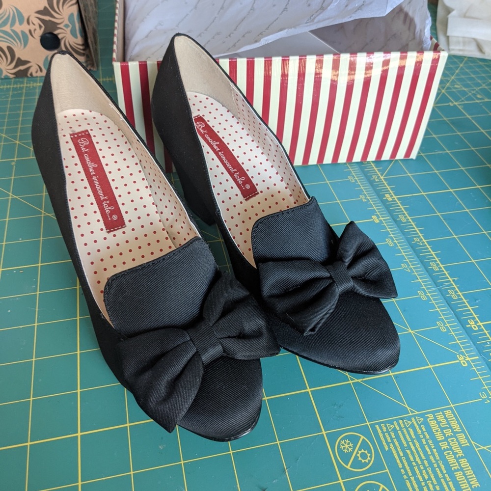 Black B.A.I.T. Bow heels Size 7